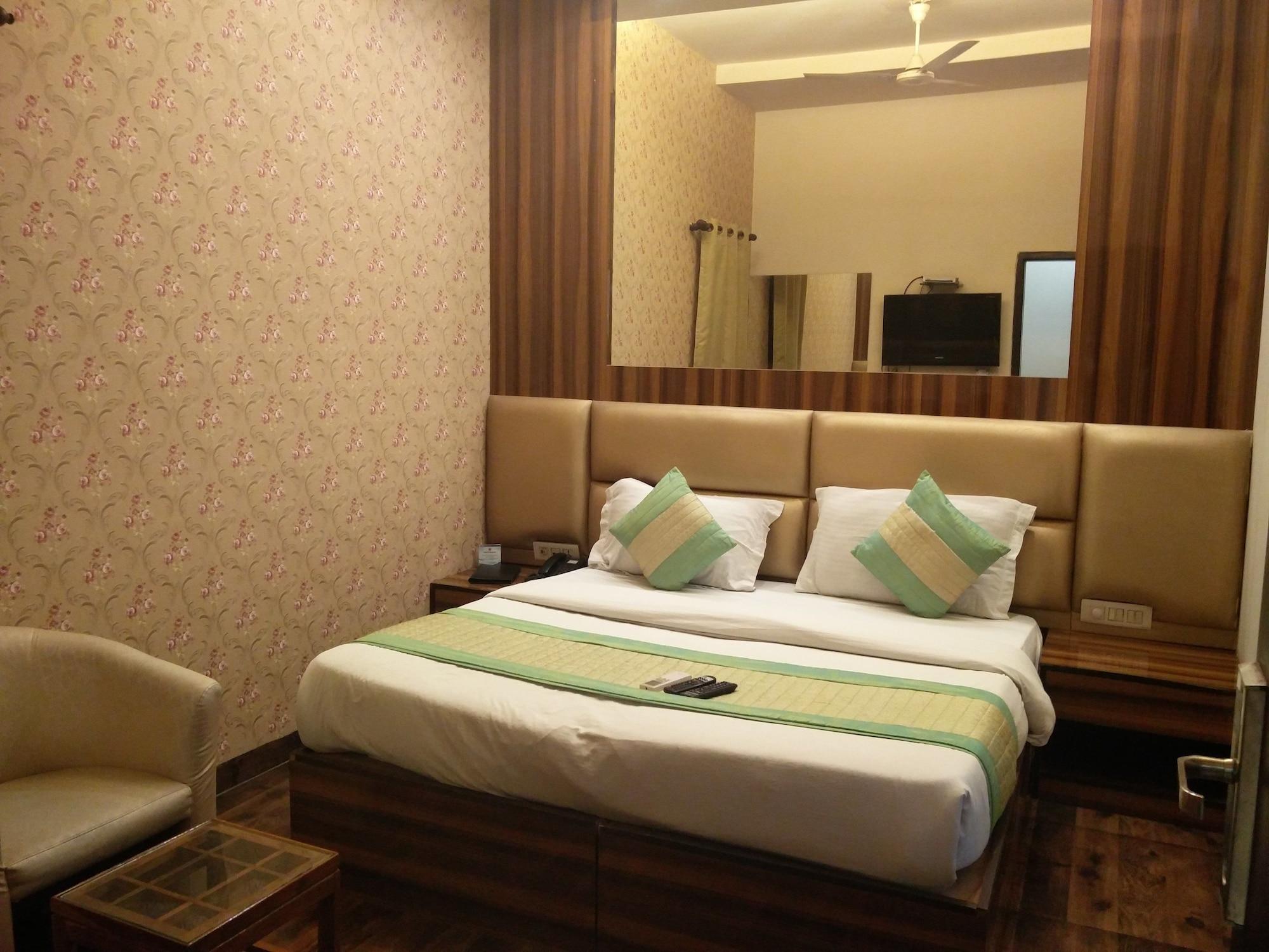 Rupam Hotel Deli Exterior foto