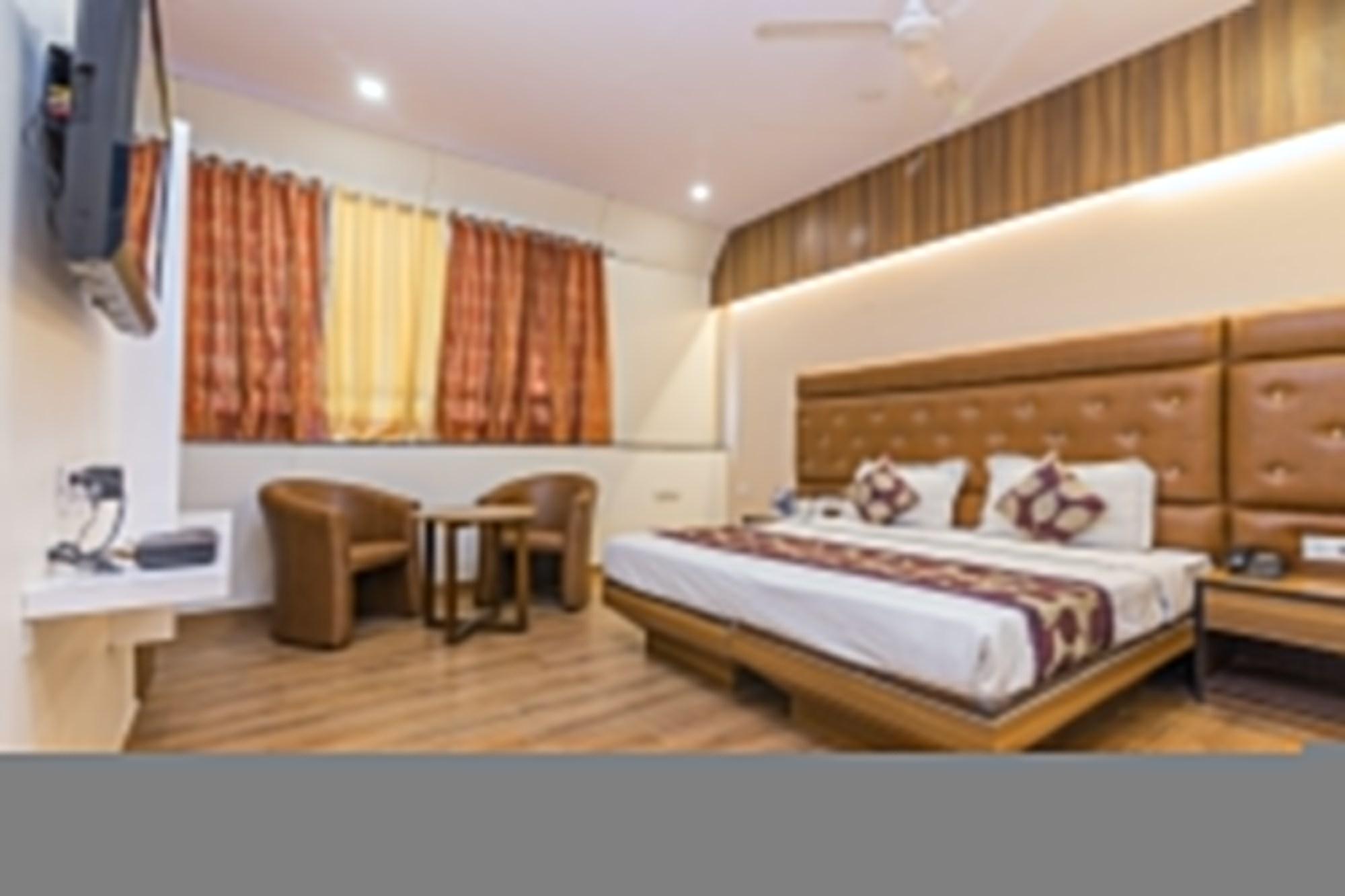 Rupam Hotel Deli Exterior foto